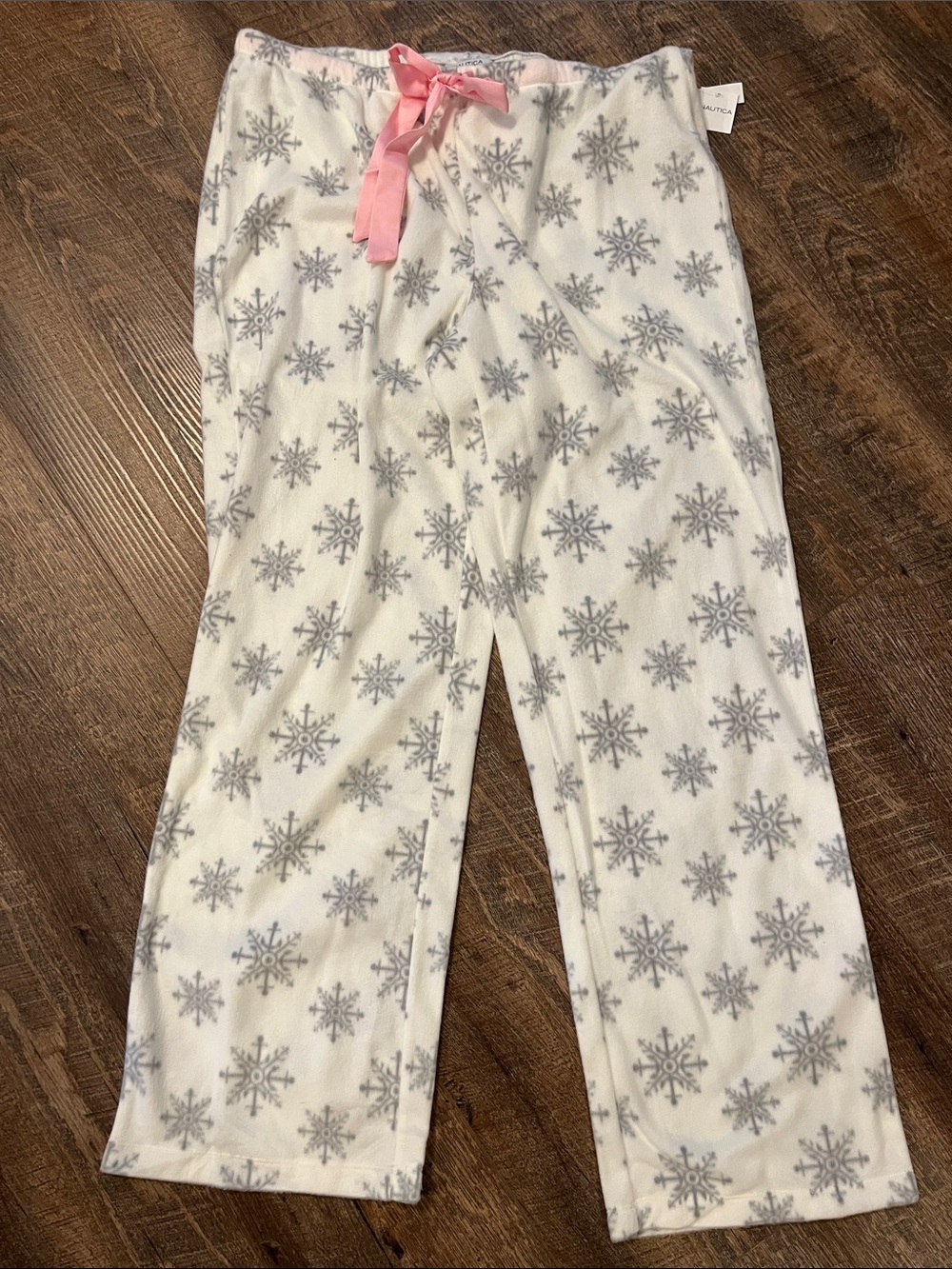 Women’s Nautica White Snowflake Fleece Pajama Set with Pink Accents